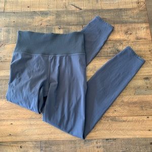 Vuori Leggings - Size Small